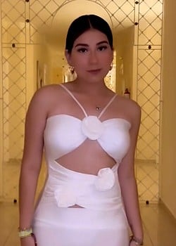 Favianna Vela